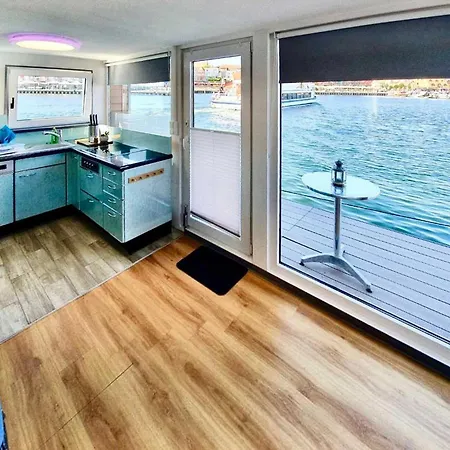 3 Bedroom Lovely Ship In Waren Mueritz