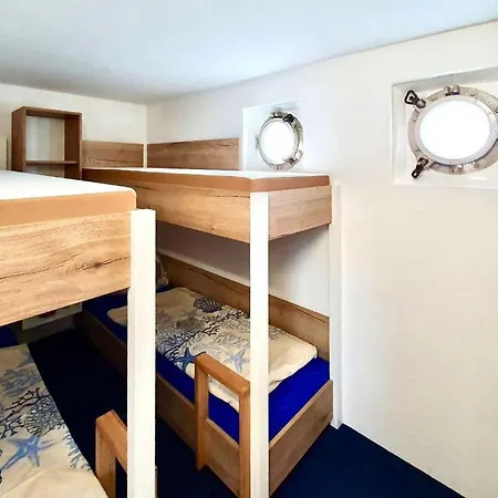 3 Bedroom Lovely Ship In Waren Mueritz